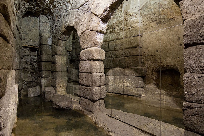 Interior de las cuevas de Hércules en Toledo
