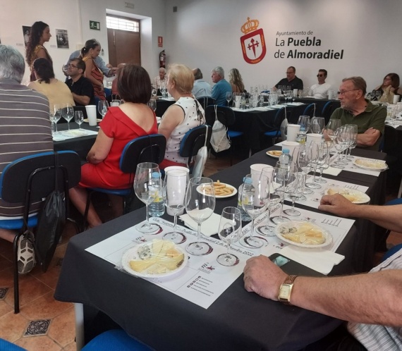 Gran participación en la Cata Vino y Queso, celebrada en La Puebla de Almoradiel